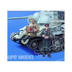 Dernier Modèle Plus Model 132 Personnages Soldats Armee Rouge Accordeoniste et officier NKVD 1/35