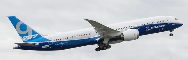 Zvezda 7021 Boeing 787-9 Dreamliner Super Prix