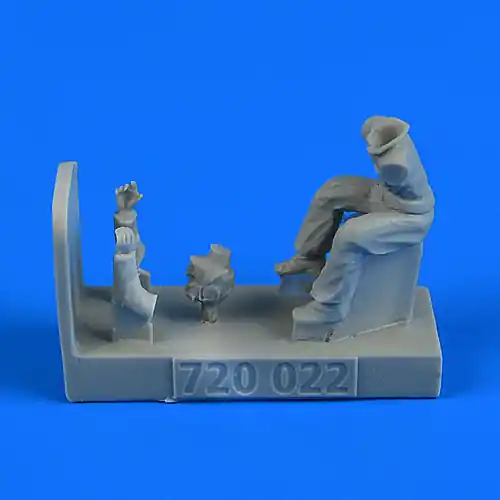 Dernière Chance Aerobonus 720024 WWII RAF Tractor Driver Figurines AIRFIX