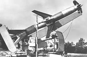 Prix Réduit Bronco CB35050 German Rheinmetall ‘Rheintochter’ R-2 anti-aircraft missiles and launcher